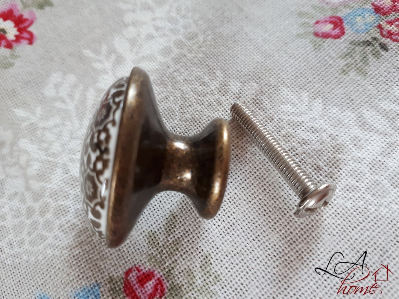 Vintage úchytka s ornamenty - Ø 2 cm