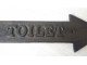 Litinová cedule nástěnná šipka Toilet - 29*10*1 cm