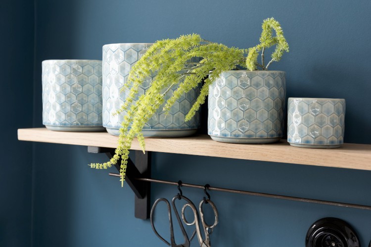 Modrý keramický obal na květináč Rhombus L - Ø 17*15 cm J-Line by Jolipa Modrý keramický obal na květináč Rhombus L - Ø 17*15 cm J-Line by Jolipa