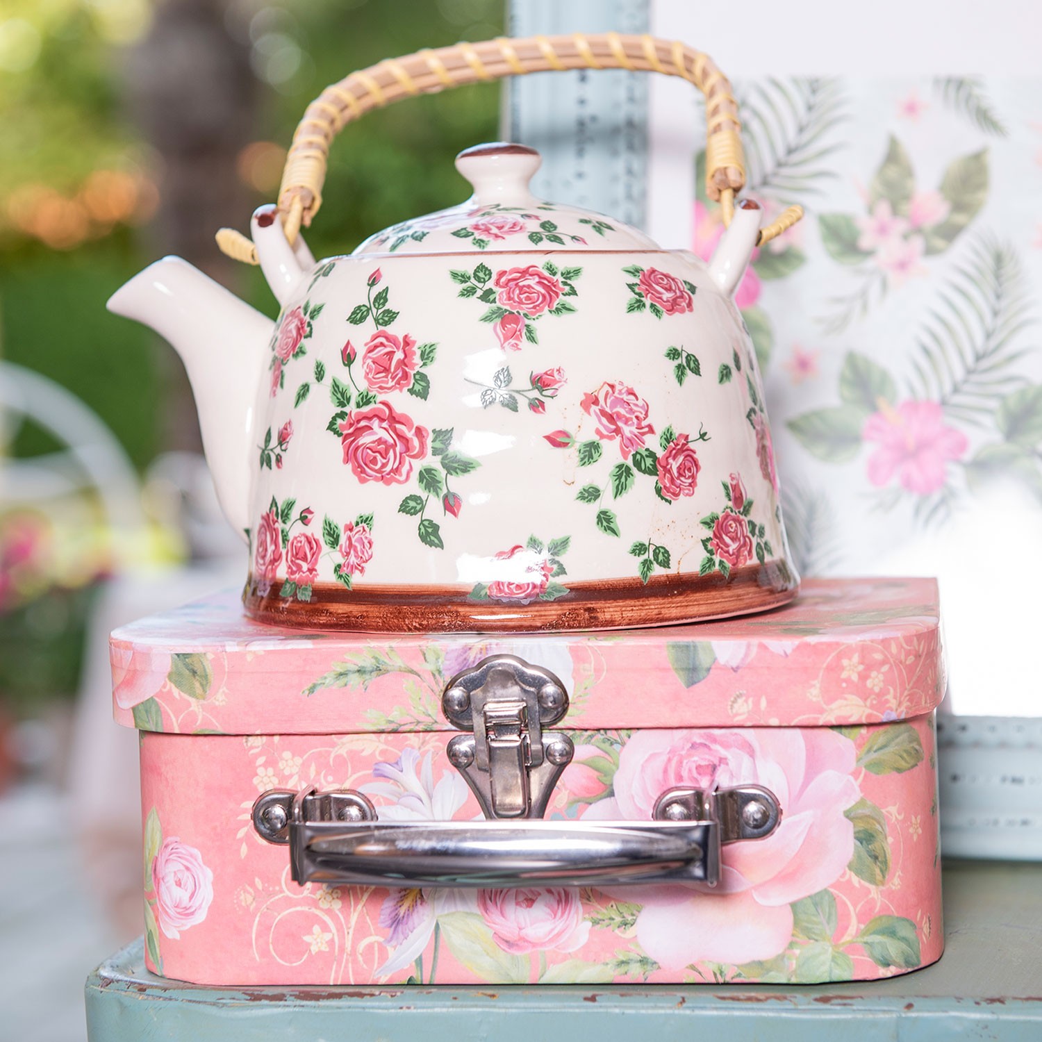 Porcelánová konvička se sítkem růžičky - Ø 18*14*12 cm / 0,7L