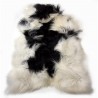 Bílo-černá ovčí kůže z Islandské ovce Iceland - 115*75*5cm Barva: bílá/černáMateriál: ovčí kůže / kožešinaHmotnost: 1,1 kg