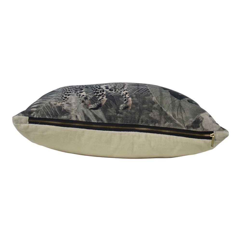 Sametový hnědý polštář s leopardem v džungli - 45*45*15cm
