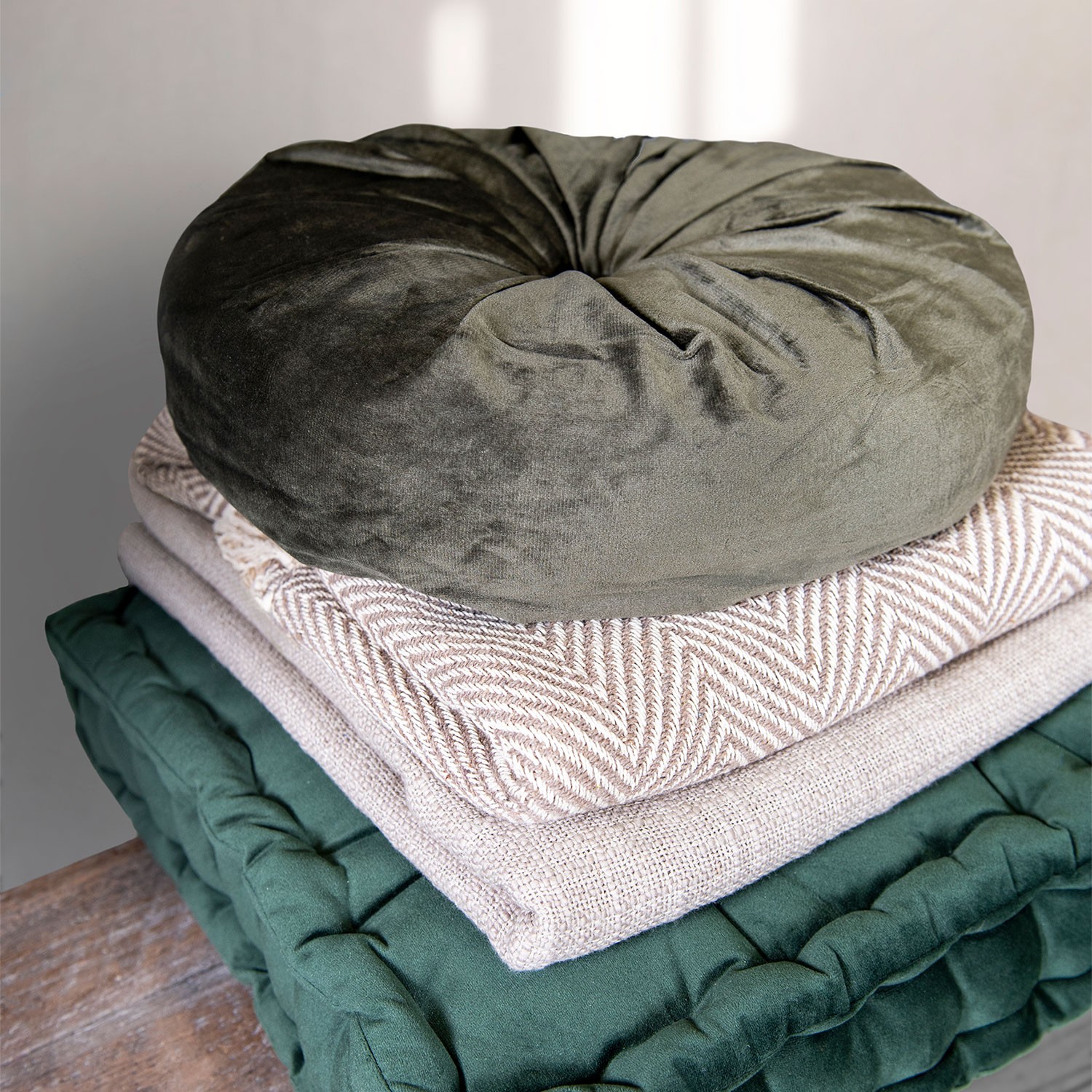 Khaki kulatý sametový polštář - Ø 38*8 cm