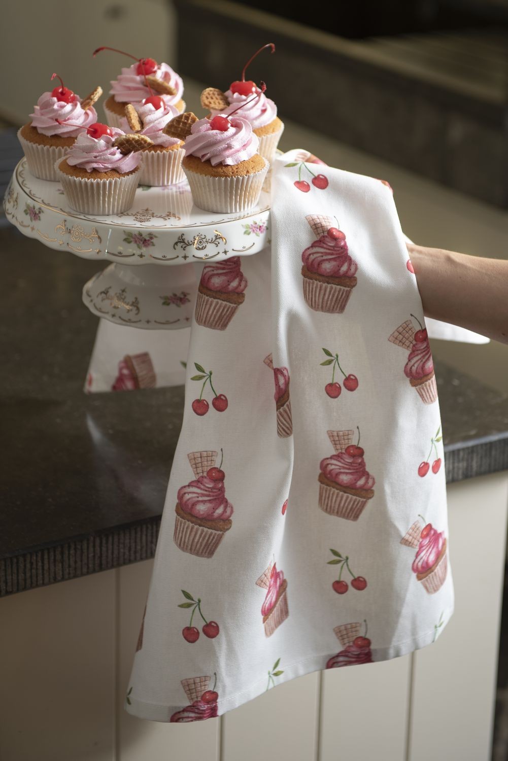 Bavlněná kuchyňská utěrka Cherry Cupcake – Ø 80 cm