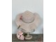 Růžový klobouk s květinou na boku - Ø 41 cm