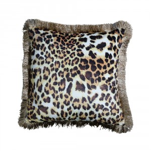 Sametový polštář s motivem leopardí kůže a zlatými třásněmi - 45*45*10cm