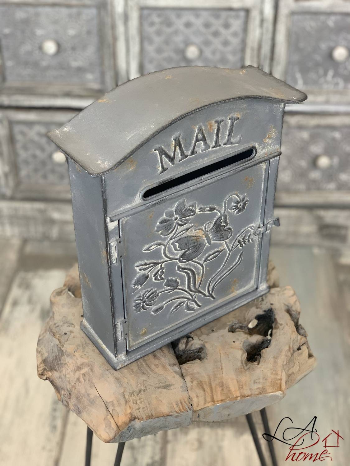 Šedá retro poštovní schránka Mail - 26*10*31 cm