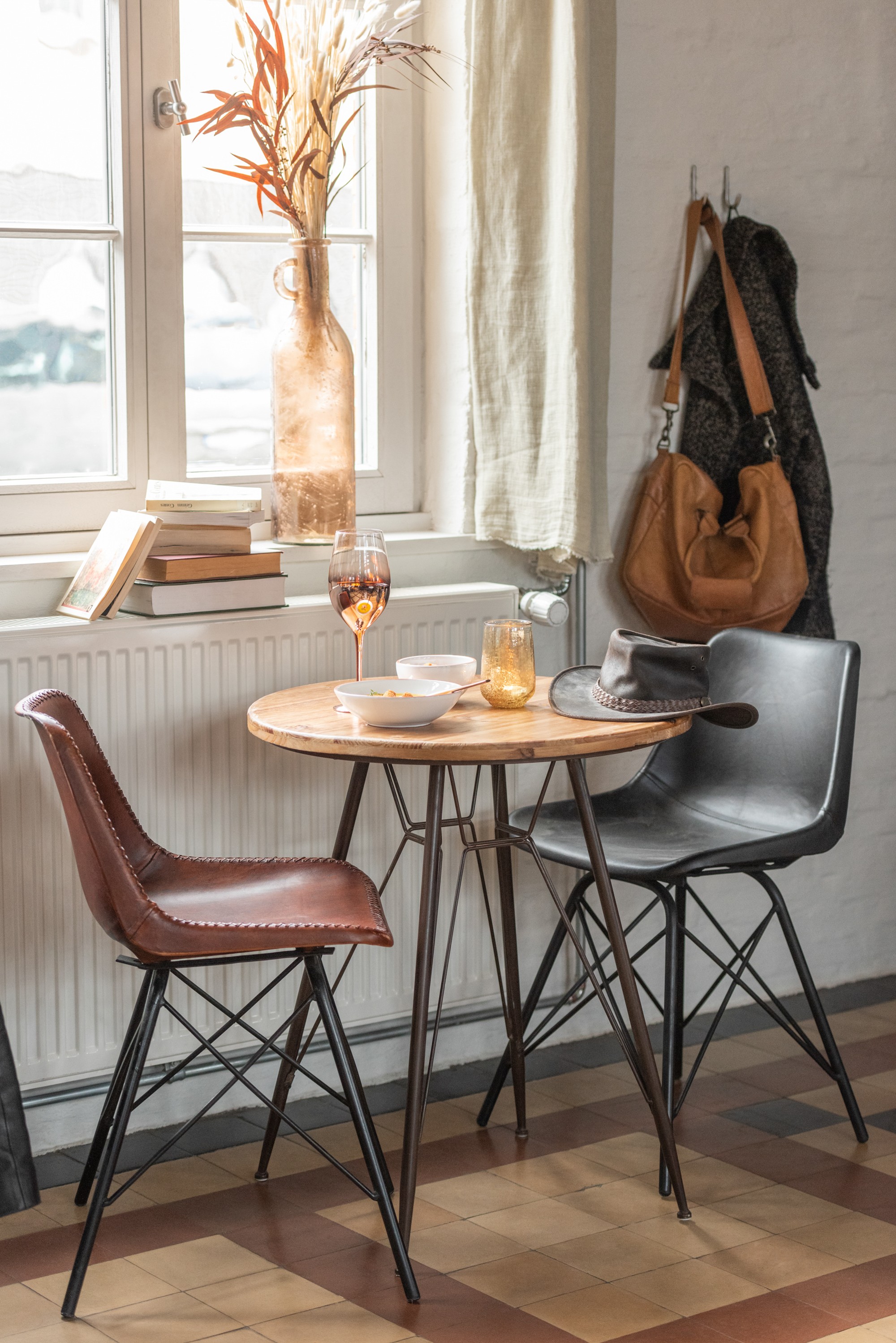 Dřevěný kovový stolek Bistro - Ø 64,5 * 75,5cm