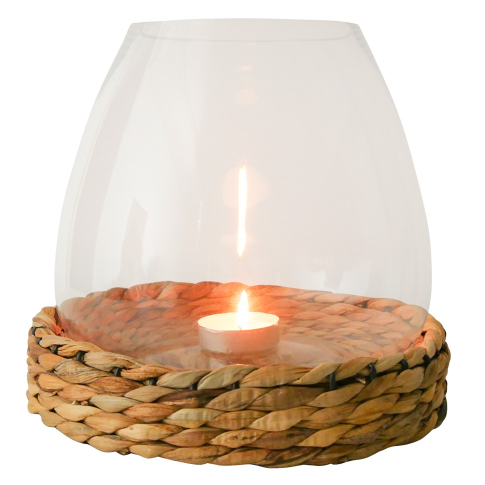 Skleněný svícen Avril s ratanovým pleteným podnosem 26cm - 28*28*26cm