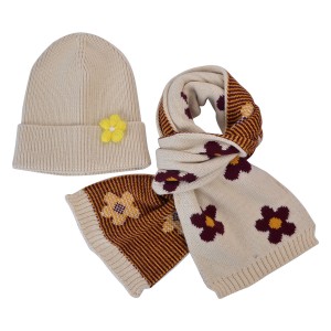 Béžová dětská zimní šála s čepicí 