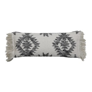 Bílo-černý polštář Rimago s ornamenty a třásněmi - 70*30 cm