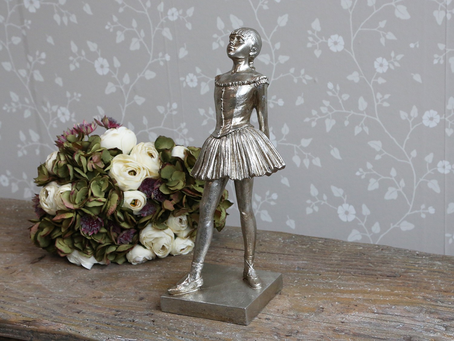 Dekorace stříbrné antik baleríny Toulon - 17*13*39 cm Chic Antique