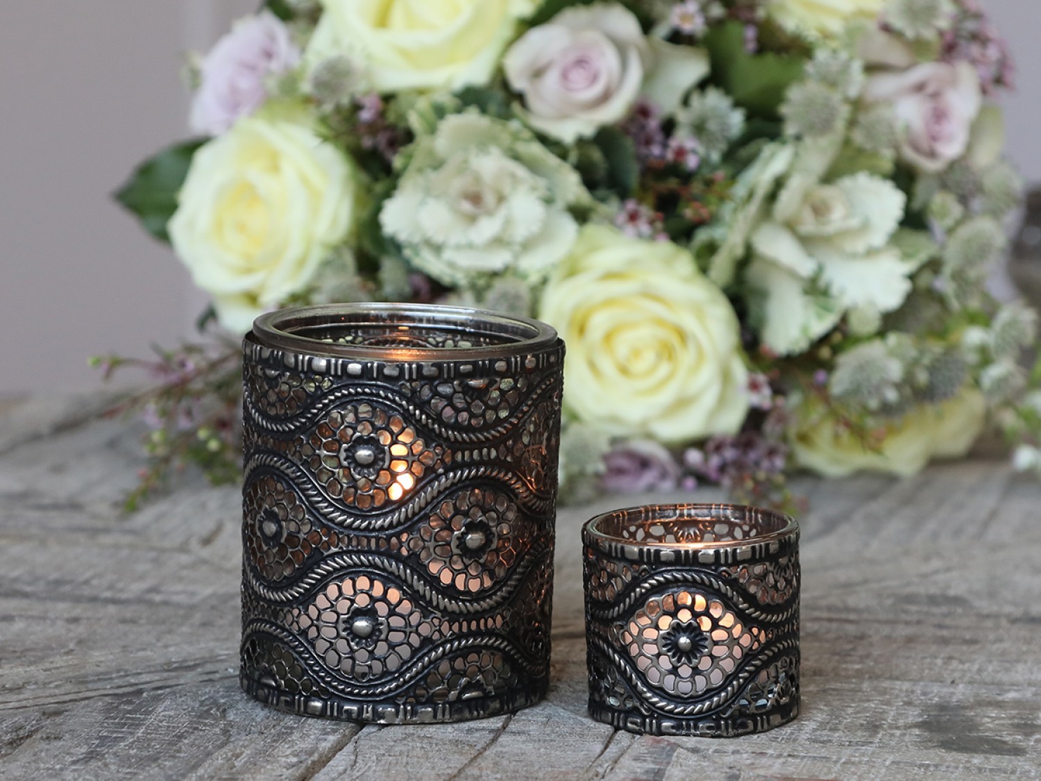 Skleněný vintage svícen s kovovým zdobením Flower - Ø 5*6 cm