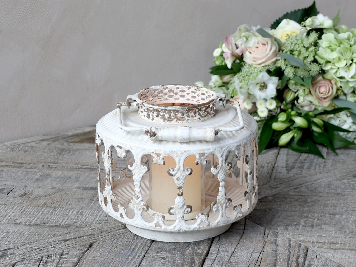 Krémová antik kovová lucerna Fleur-de-lis - Ø22 *20 cm